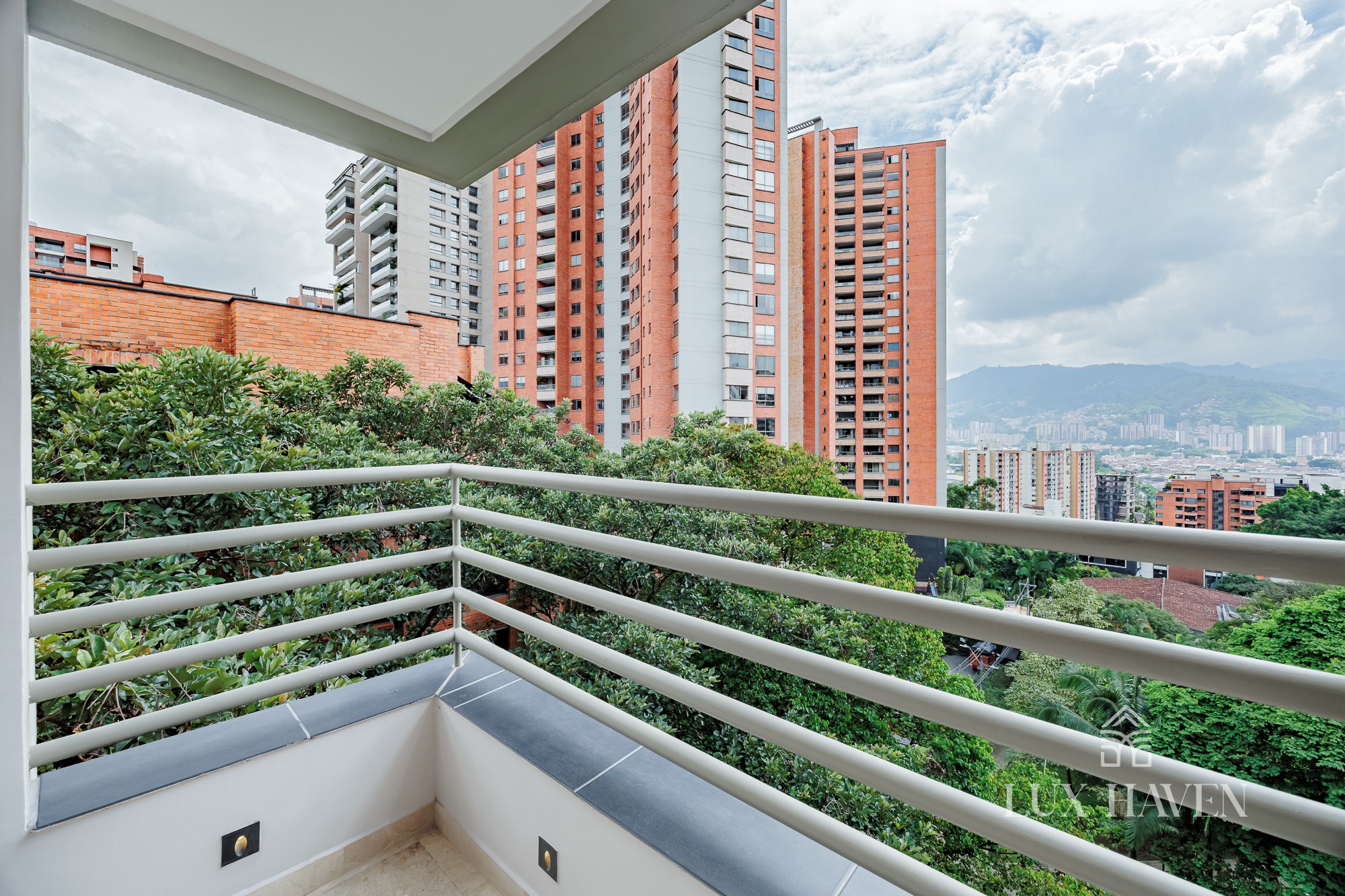El Poblado Duplex Penthouse, Santa María de los Ángeles · El Poblado · Medellín · Antioquia — photograph 11 of 30