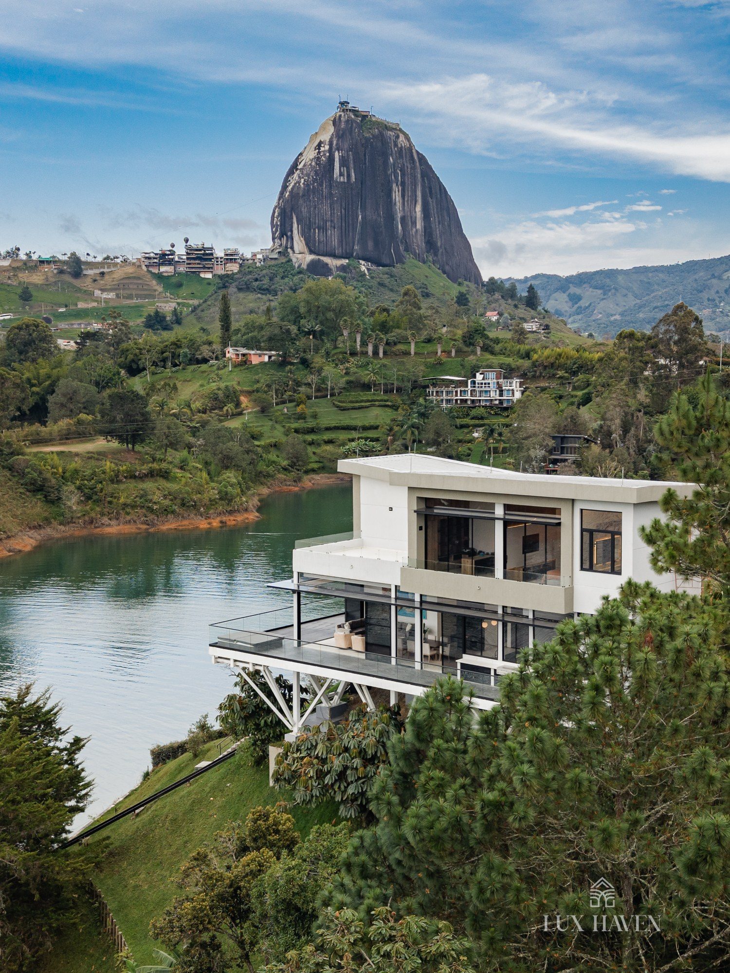 Guatapé Architectural Retreat, El Peñón de Guatapé · Antioquia — photograph 9 of 35