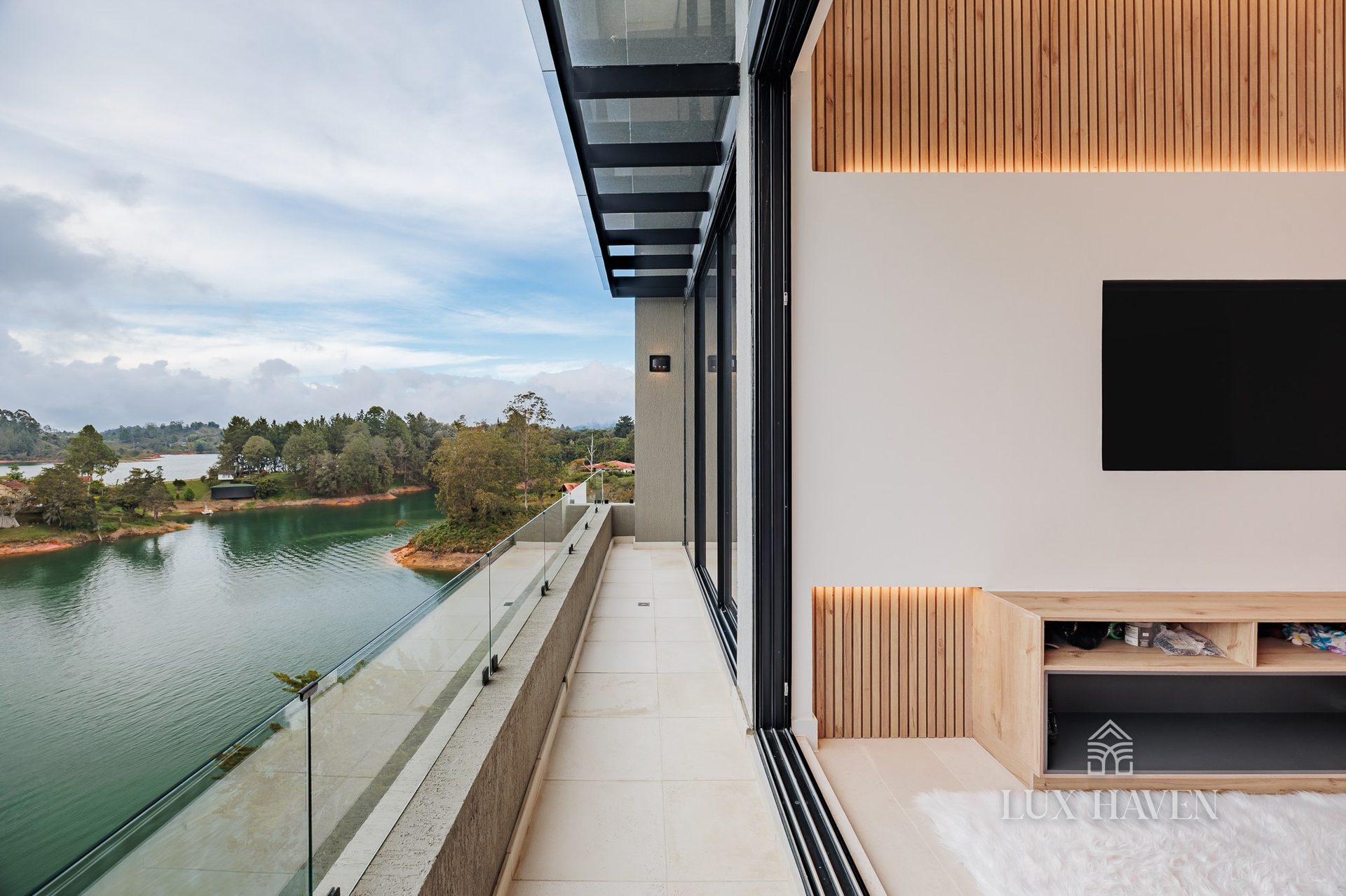Guatapé Architectural Retreat, El Peñón de Guatapé · Antioquia — photograph 13 of 35