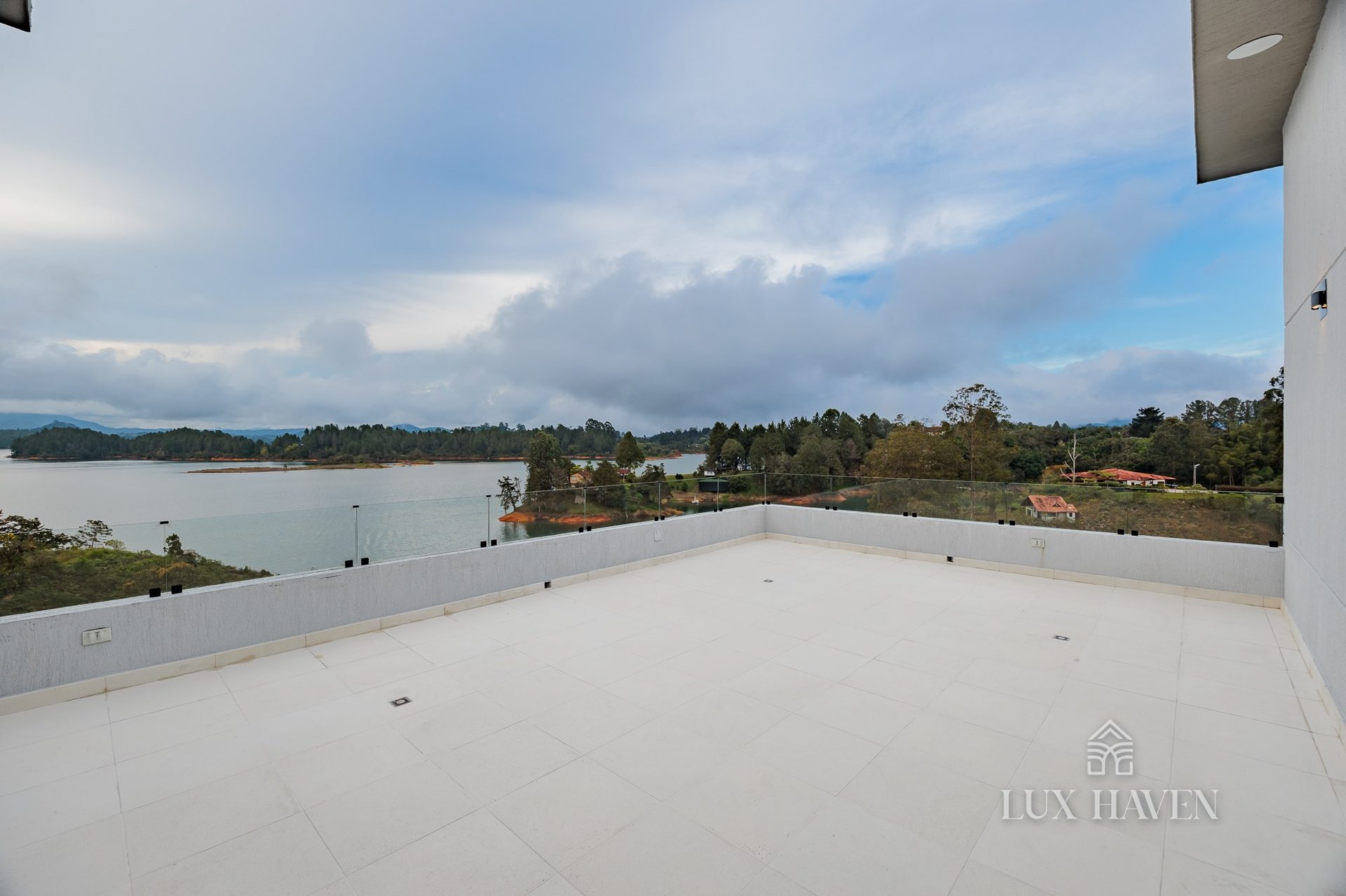 Guatapé Architectural Retreat, El Peñón de Guatapé · Antioquia — photograph 20 of 35