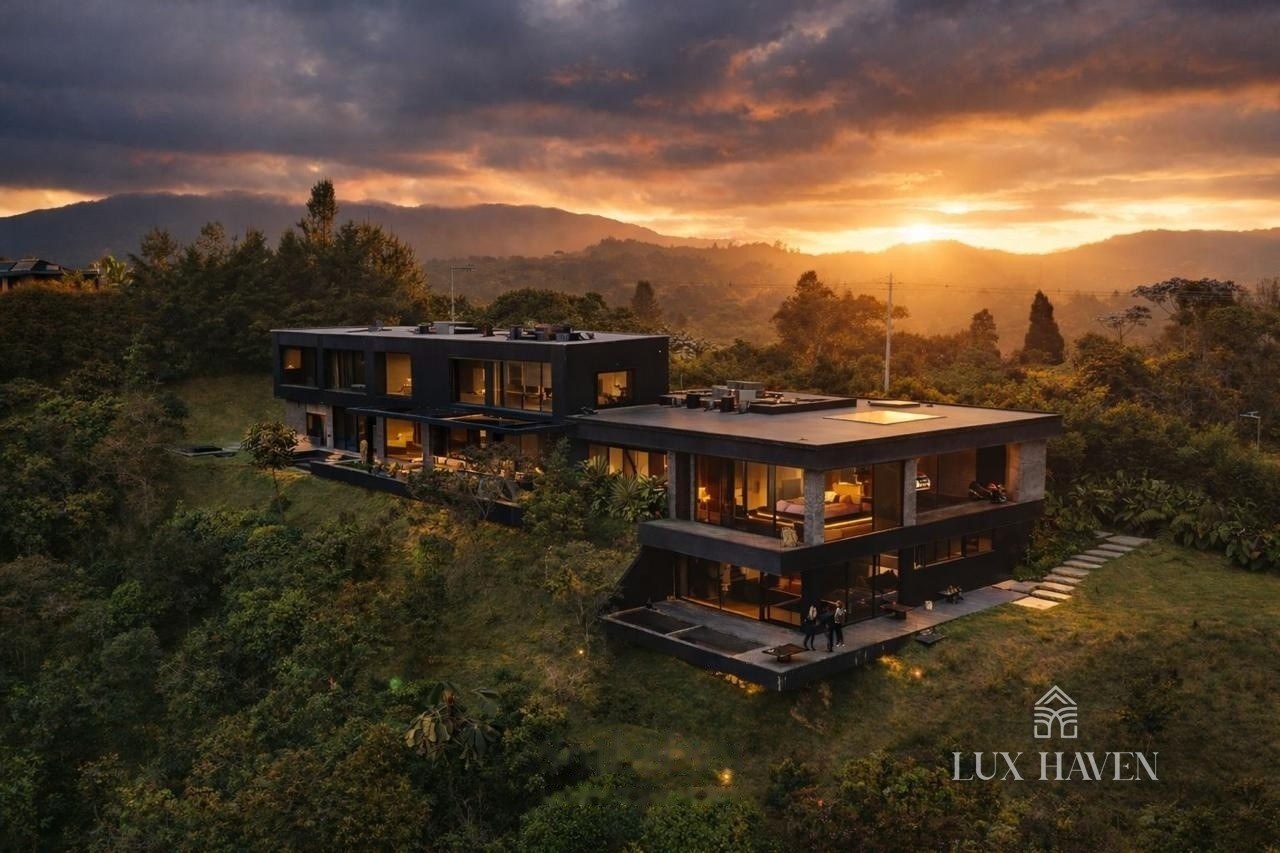 Obsidiana bei Sonnenuntergang — Luxushaus aus verkohltem Holz zum Verkauf in El Retiro, Antioquia