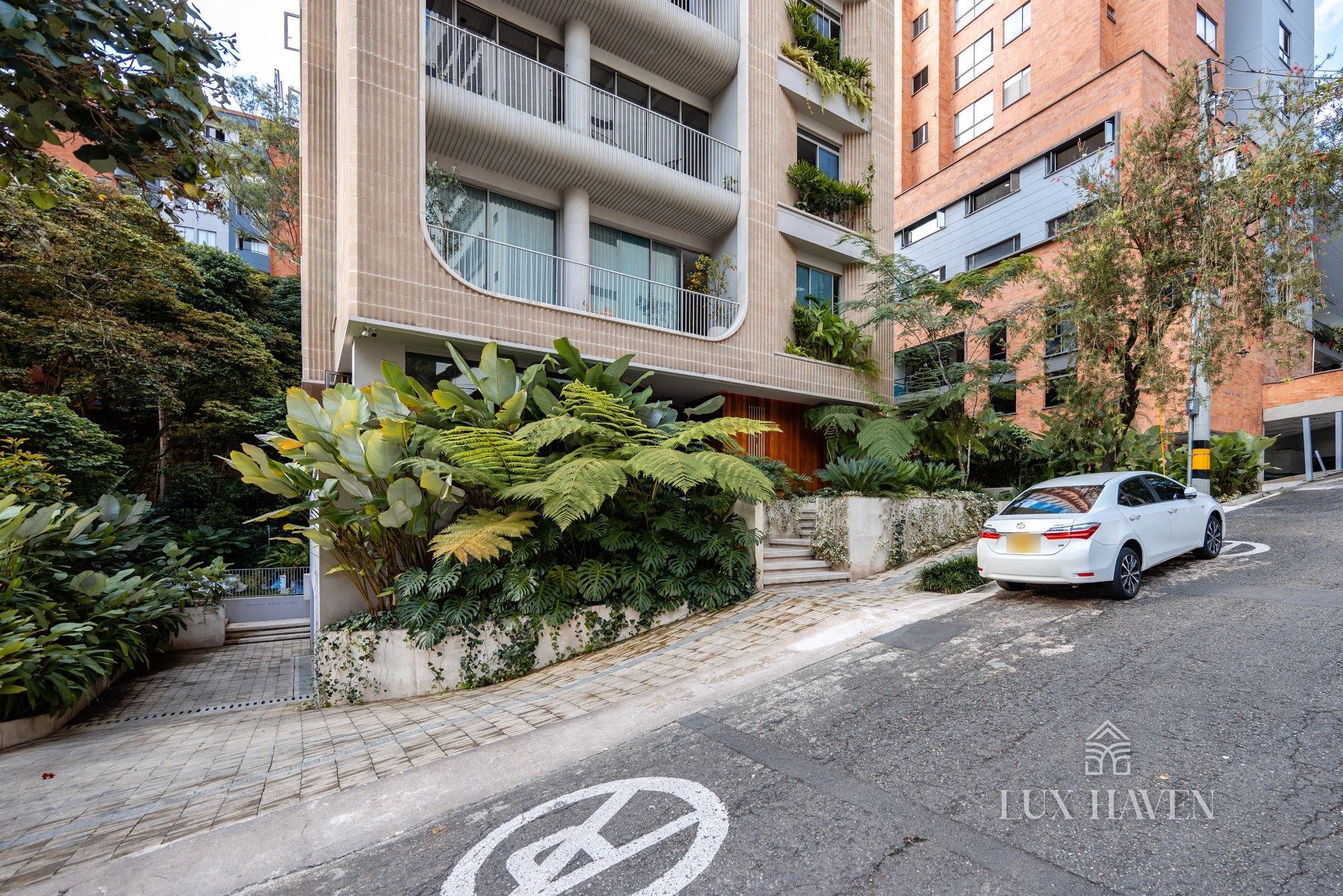 Provenza Garden Penthouse, Provenza · El Poblado · Medellín · Antioquia — photograph 2 of 35
