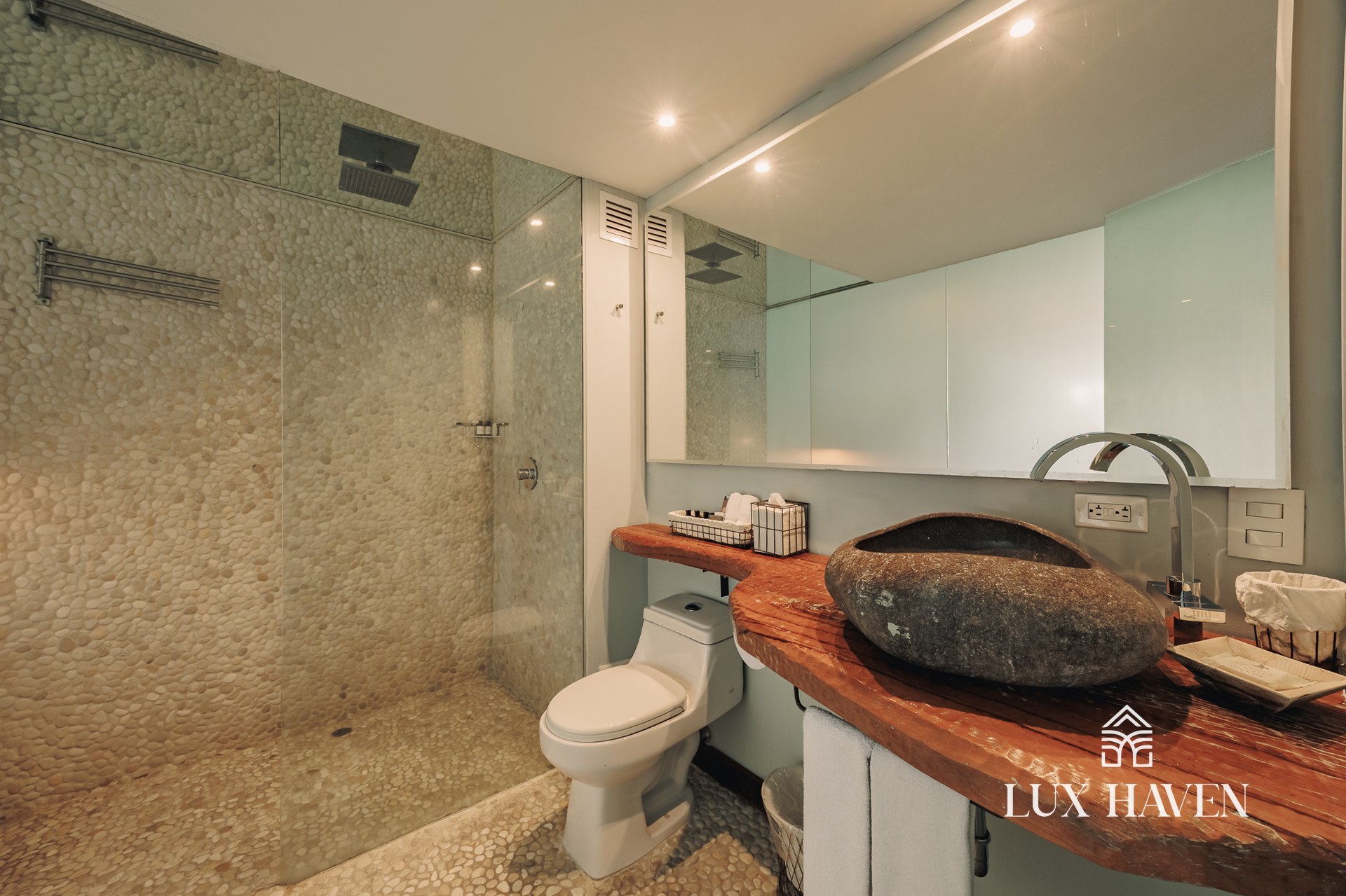 The Charlee Hotel Suites, Parque Lleras · El Poblado · Medellín · Antioquia — photograph 15 of 16